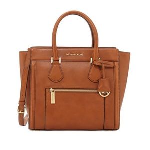 Flash sale Michael Kors classic purse. 🔥